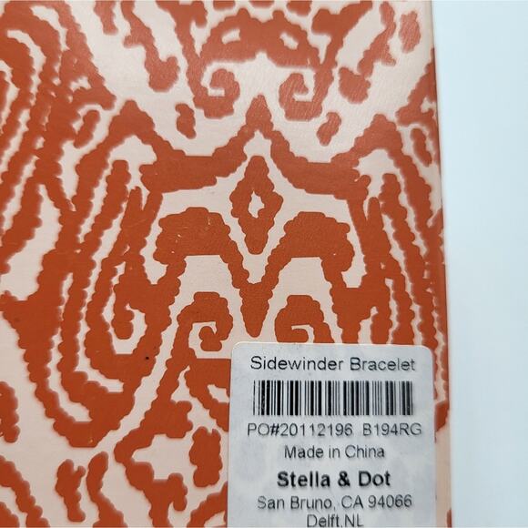 Stella & Dot Snake Charm Bracelet NEW IN BOX🐍 - Picture 3 of 4